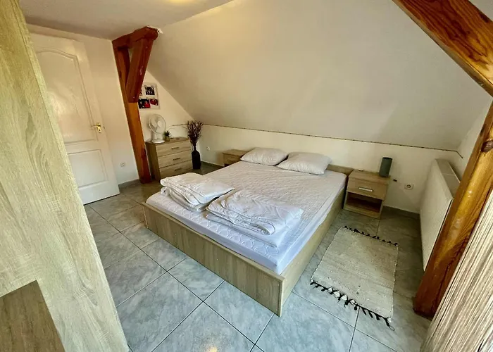 Anna Es Sara Balatonboglár